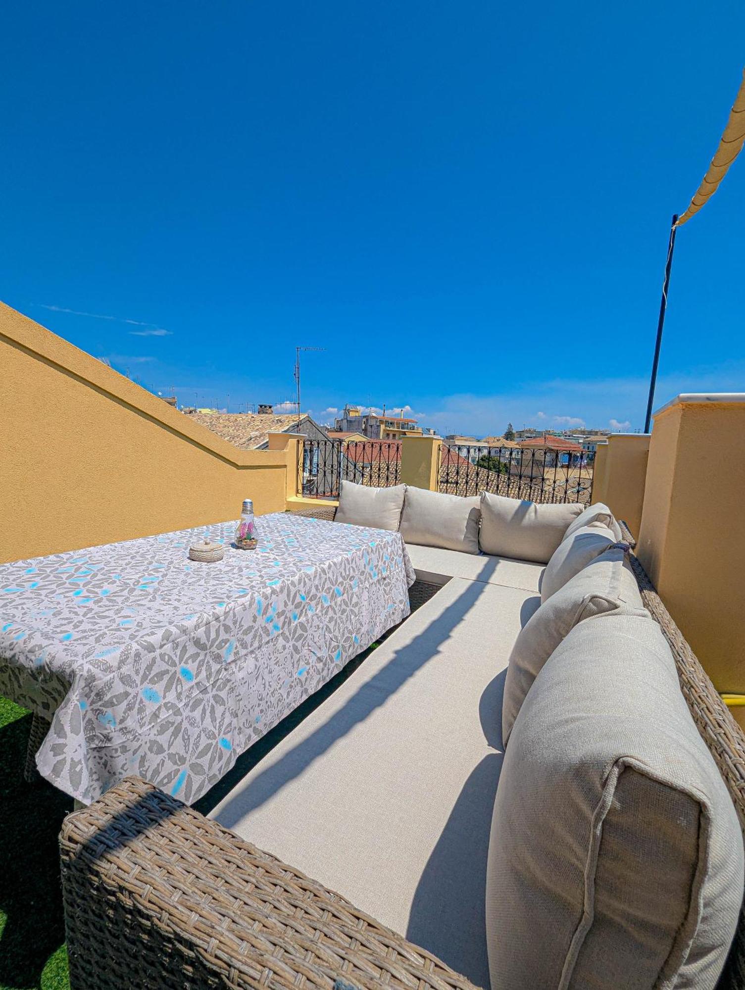 Ionian Pearl Apartments And Suites Corfu  Экстерьер фото