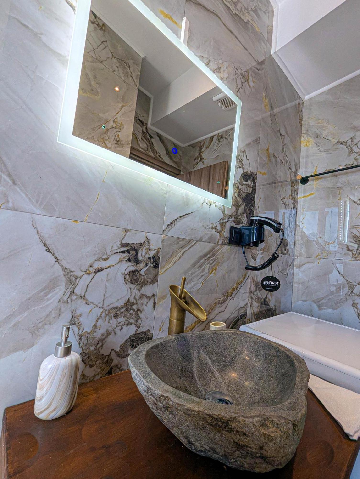 Ionian Pearl Apartments And Suites Corfu  Экстерьер фото